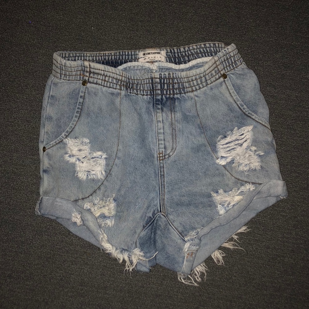 Casual ‘One Teaspoon’ lounge(y) style shorts!
